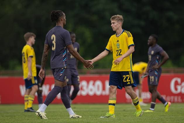 240607 Archie Brown of England and Hugo Bolin of Sweden after the under-21 International Friendly, Länderspiel, Nationalmannschaft football match between Sweden and England on June 7, 2024 in Zagreb. Photo: Nikola Krstic BILDBYRAN COP 307 NK0014 fotboll football soccer fotball träningslandskamp international friendly sverige sweden england bbeng U21, U 21 under-21 Copyright: NIKOLAxKRSTIC BB240607BB856