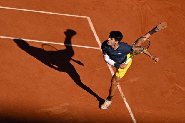 Carlos Alcaraz ( Espagne ) during the 2024 French Open at Roland Garros on June 7, 2024 in Paris, France. ( Photo by federico pestellini panoramic ) - TENNIS : Roland Garros 2024 - Internationaux de France - 07 06 2024 FedericoPestellini Panoramic 