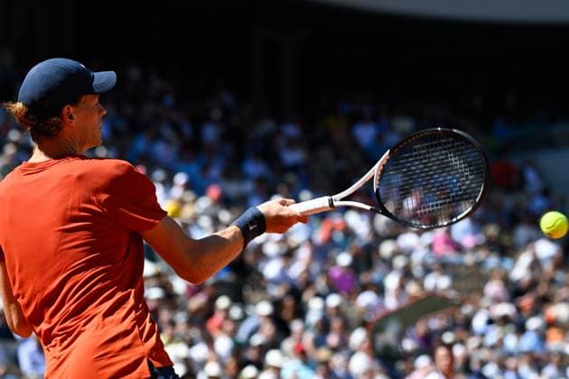 Jannik Sinner ( ITA ) during the 2024 French Open at Roland Garros on June 7, 2024 in Paris, France. ( Photo by federico pestellini panoramic ) - TENNIS : Roland Garros 2024 - Internationaux de France - 07 06 2024 FedericoPestellini Panoramic 