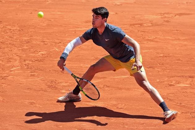 7th June 2024; Roland Garros, Paris, France; 2024 French Open Tennis tournament, Day 13; Carlos Alcaraz (ESP) on the forehand during the mens singles semi-final match against Jannik Sinner (ITA)  ActionPlus12651457 JonxBromley