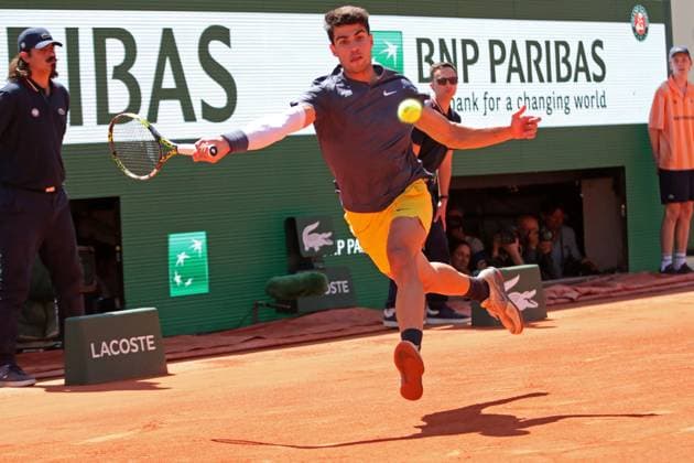 7th June 2024; Roland Garros, Paris, France; 2024 French Open Tennis tournament, Day 13; Carlos Alcaraz (ESP) at full stretch against Jannik Sinner (ITA) during his mens singles semi-final match  ActionPlus12651469 JonxBromley
