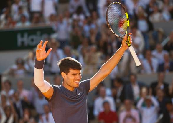 Carlos Alcaraz (ESP) jubelt nach dem Sieg, Jubel, Freude, Emotion, Halbfinale, Semi Final Tennis - French Open 2024 - Roland Garros - Paris - - France - 7 June 2024. Copyright: xJuergenxHasenkopfx
