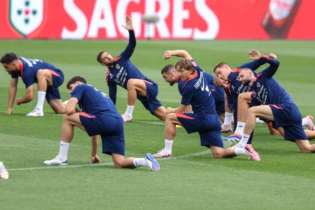 Sport Bilder des Tages Training of the Croatian football team Luka Modric durih the Training of the Croatian football team ahead of tomorrow s friendly match against Portugal at the Nacionale stadium in Lisbon, Portugal June 7, 2024 IgorxKralj PIXSELL