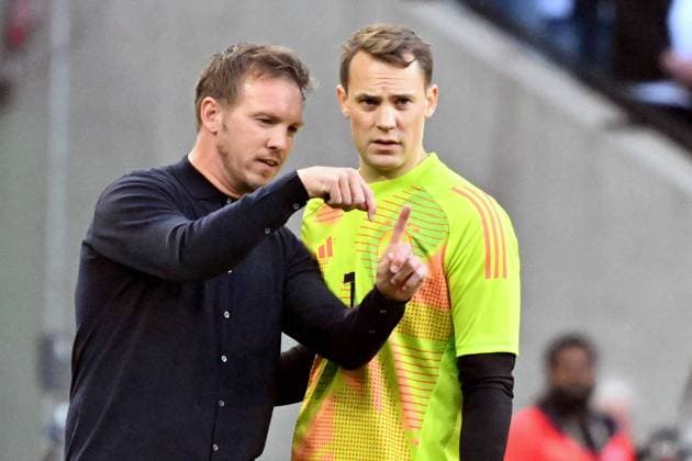 07.06.2024, xsltx, Fussball Länderspiel, Deutschland - Griechenland emspor, v.l. Trainer Julian Nagelsmann (Deutsche Fussball Nationalmannschaft DFB) gibt Anweisungen, gestikuliert, mit den Armen gestikulieren gives instructions, gesticulate Manuel Neuer (Deutsche Fussball Nationalmannschaft DFB) (DFL DFB REGULATIONS PROHIBIT ANY USE OF PHOTOGRAPHS as IMAGE SEQUENCES and or QUASI-VIDEO) Mönchengladbach
