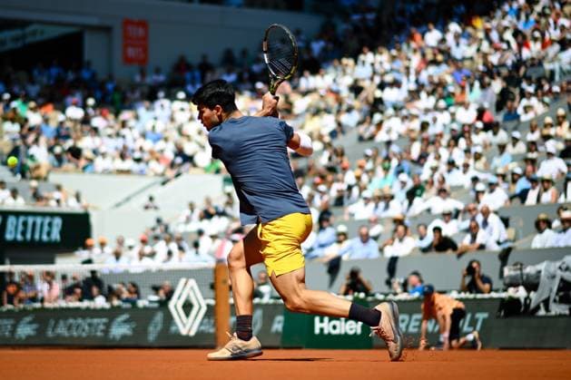 Carlos Alcaraz ( Espagne ) during the 2024 French Open at Roland Garros on June 7, 2024 in Paris, France. ( Photo by federico pestellini panoramic ) - TENNIS : Roland Garros 2024 - Internationaux de France - 07 06 2024 FedericoPestellini Panoramic 