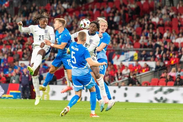 Eberechi Eze (no.21) of England heads goalwards during the international match, Länderspiel, Nationalmannschaft between England and Iceland at Wembley Stadium, London, England on 7 June 2024. Copyright: xGrantxWinterx 41140065