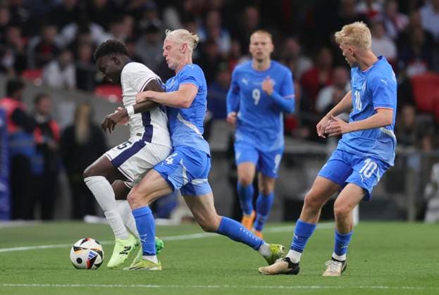England v Iceland International Friendly, Länderspiel, Nationalmannschaft Bukayo Saka of England, Hakon Arnar Haraldsson of Iceland and Kolbeinn Finnsson of Iceland in action during the International Friendly match at Wembley Stadium, London Copyright: xPaulxChestertonx FIL-20212-0124 UK Newspapers OUT