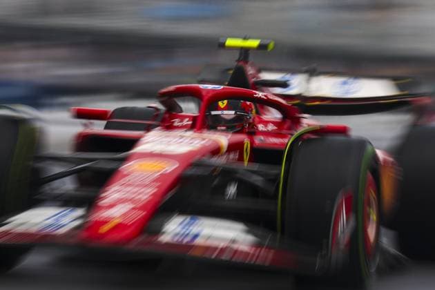 55 SAINZ Carlos (spa), Scuderia Ferrari SF-24, action during the Formula 1 AWS Grand Prix du Canada 2024, 9th round of the 2024 Formula One World Championship, WM, Weltmeisterschaft from June 07 to 09, 2024 on the Circuit Gilles Villeneuve, in MontrÃ al, Canada - F1 - CANADIAN GRAND PRIX 2024 DPPI Panoramic  240607_R09_CANADA_DP_EA010376