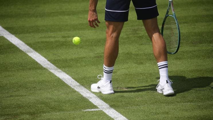 Stuttgart , Weissenhof Tennis BOSS Open , Feature Detail Symbolbild Ball Schläger