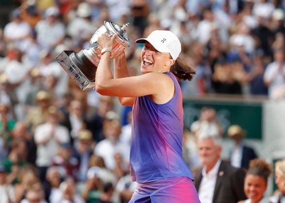 Iga Swiatek (POL), Siegerehrung, Praesentation Tennis - French Open 2024 - Roland Garros - Paris - - France - 8 June 2024. Copyright: xJuergenxHasenkopfx