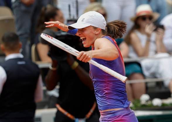 Iga Swiatek (POL) jubelt nach dem Sieg, Jubel, Freude, Emotion, Finale, Endspiel Tennis - French Open 2024 - Roland Garros - Paris - - France - 8 June 2024. Copyright: xJuergenxHasenkopfx