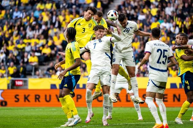 Sport Themen der Woche KW23 Sport Bilder des Tages 240608 Victor Nilsson Lindelöf and Gustaf Nilsson of Sweden against Dusan Vlahovic and Sergej Milinkovic-Savic of Serbia during the International Friendly, Länderspiel, Nationalmannschaft football match between Sweden and Serbia on June 8, 2024 in Stockholm. Photo: Jesper Zerman BILDBYRAN kod JZ JZ0536 fotboll football soccer fotball träningslandskamp international friendly sverige sweden sverige a serbien serbia bbeng bbauto *** 240608 Victor Nilsson Lindelöf and Gustaf Nilsson of Sweden against Dusan Vlahovic and Sergej Milinkovic Savic of Serbia during the international friendly football match between Sweden and Serbia on June 8, 2024 in Stockholm Photo Jesper Zerman BILDBYRAN kod JZ JZ0536 fotboll football soccer fotball träningslandskamp international friendly sverige sweden sverige a serbien serbia bbeng bbauto  Copyright: JESPERxZERMAN BB240608JZ040