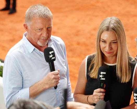 Sport Themen der Woche KW23 Sport Bilder des Tages Eurosport Kommentatoren Boris Becker und Barbara Schett am Platzrand nach Siegerehrung, Praesentation *** Eurosport commentators Boris Becker and Barbara Schett on the sidelines after the award ceremony, presentation Copyright: xJuergenxHasenkopfx