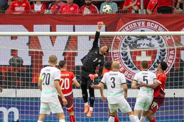 Sport Bilder des Tages 08.06.2024, St. Gallen, kybunpark, Friendly: Switzerland - Austria, 1 goalkeeper Yann Sommer (Switzerland) jumps for a ball St. Gallen kybunpark St. Gallen Switzerland Copyright: xJustPictures.ch PascalxKesselmarkx jp-en-PaKe-FIM_0393