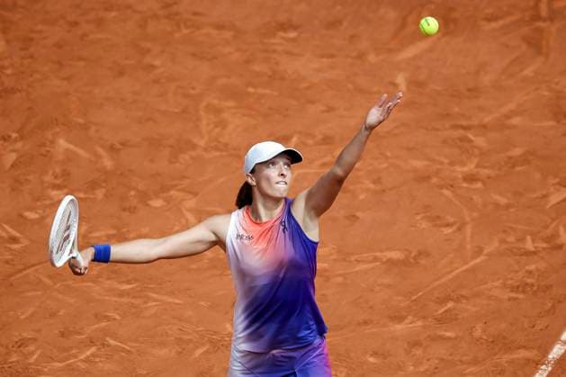 Iga Swiatek of Poland serves the ball against Jasmine Paolini of Italy during the Women™s Singles Finals of 2024 French Open - Day 14 at Roland Garros on June 8, 2024 in Paris, France. (Photo by JustPictures) Paris Roland Garros France