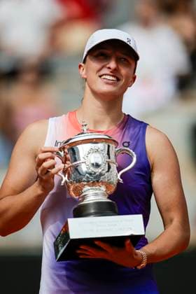 Iga Swiatek of Poland celebrates victory with Roland Garros Winner trophy after her match against Jasmine Paolini of Italy during the Women™s Singles Finals of 2024 French Open - Day 14 at Roland Garros on June 8, 2024 in Paris, France. (Photo by JustPictures) Paris Roland Garros France