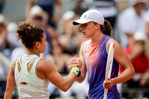 Iga Swiatek of Poland (R) high five Jasmine Paolini of Italy (L) after winning the Women™s Singles Finals of 2024 French Open - Day 14 at Roland Garros on June 8, 2024 in Paris, France. (Photo by JustPictures) Paris Roland Garros France