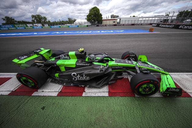 24 ZHOU Guanyu (chi), Stake F1 Team Kick Sauber C44, action during the Formula 1 AWS Grand Prix du Canada 2024, 9th round of the 2024 Formula One World Championship, WM, Weltmeisterschaft from June 07 to 09, 2024 on the Circuit Gilles Villeneuve, in MontrÃ al, Canada - F1 - CANADIAN GRAND PRIX 2024 DPPI Panoramic  240608_R09_CANADA_DP_EA015117