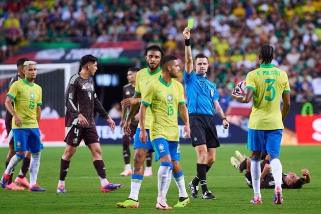 RECORD DATE NOT STATED Seleccion Mexicana 2024 Mexico 2-3 Brazil Yan Couto of Brazil receives yellow card during the game International Friendly, Länderspiel, Nationalmannschaft between Mexican national team, Nationalteam (Mexico) and Brazil at Kyle Field Stadium, on June 08, 2024, College Station, Texas, United States. COLLEGE STATION TEXAS UNITED STATES  Copyright: xJONATHANxDUENASx 20240608204302_SNM_AM_MEX_BRA_COUTO114