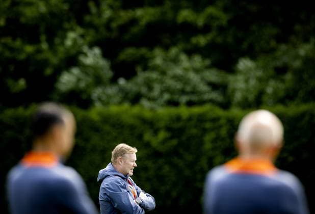 ZEIST - National coach Ronald Koeman during a training session of the Dutch national team, Nationalteam at the KNVB Campus on June 9, 2024 in Zeist, the Netherlands. The Dutch national team is preparing for the European Football Championship in Germany. ANP KOEN VAN WEEL UEFA EURO, EM, Europameisterschaft,Fussball 2024 Germany 2024 xVIxANPxSportx xxANPxIVx 500677965 originalFilename: 500677965.jpg