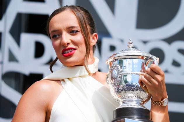 Iga Swiatek at a photo shoot with the Suzanne Lenglen Trophy the day after clinching her third successive French Open title French Open Tennis, Day 15, Tennis, Roland Garros, Paris, France - 09 June 2024  Copyright: xJavierxGarcia Shutterstockx 14523810d