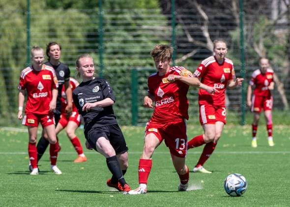 Sport Bilder des Tages Fussball, Frauen, Saison 2023 2024, Aufstiegsspiel zur Regionalliga Nordost (Hinspiel), 1. FC Union Berlin II - FSV Babelsberg 74 im Trainingszentrum Oberspree, v. l. Katharina Bödeker(Babelsberg), Sandra Weihmann (Union), 09.06. 2024, Copyright: xMatthiasxKochx