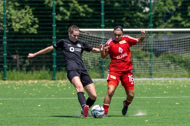 Fussball, Frauen, Saison 2023 2024, Aufstiegsspiel zur Regionalliga Nordost (Hinspiel), 1. FC Union Berlin II - FSV Babelsberg 74 im Trainingszentrum Oberspree, v. l. Katharina Kupfer (Babelsberg), Lina Krauss (Union), 09.06. 2024, Copyright: xMatthiasxKochx