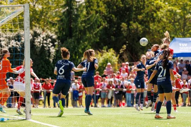 Aufstiegsspiel 2. Frauen-Bundesliga; 1. FSV Mainz 05 - VfL Bochum 1848; Mainz, 09.06.2024 Ebru Uzungüney (1. FSV Mainz 05 28) bringt die Gastgeber mit einem Kopfballtor nach Ecke von Laura Schmahl (1. FSV Mainz 05 20) mit 1:0 in Führung; Jubel; Torjubel; Freude; Aufstiegsspiel 2. Frauen-Bundesliga; Hinspiel; 1. FSV Mainz 05 - VfL Bochum 1848; Mainz, 09.06.2024