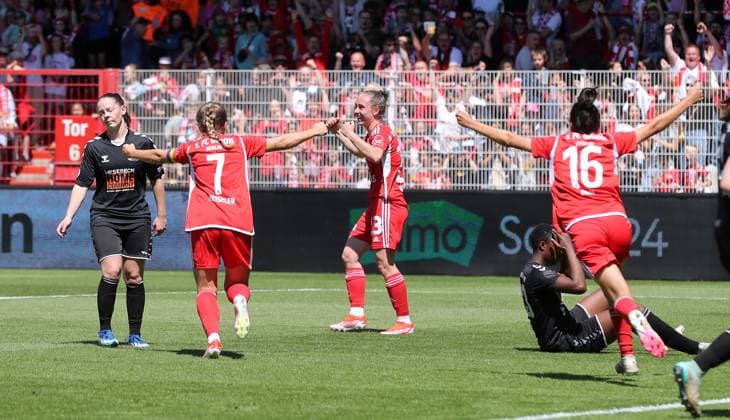 3.v.l. Pia Metzner jubelt nach 1:0 mit Lisa Heiseler, Sarah Abu Sabbah Freude Emotion Jubel Fußball Fussball Regionalliga Damen Relegation zur 2.Bundesliga DFL Saison 2023 2024 09.06.2024 1.FC Union Berlin FCU vs. SV Henstedt-Ulzburg DFL regulations prohibit any use of photographs as image sequences and or quasi-video.