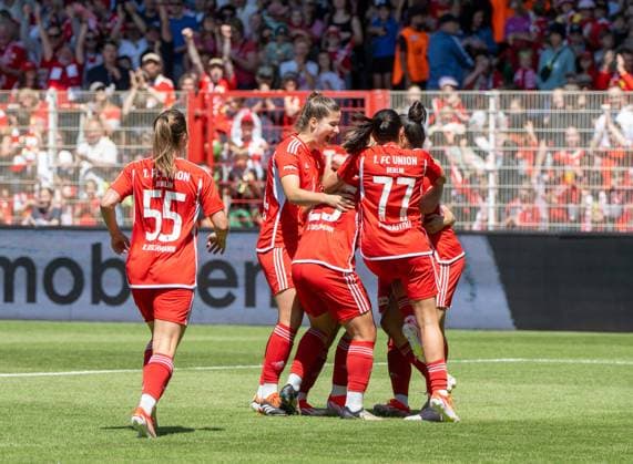 Fussball, Frauen, Saison 2023 2024, Aufstiegsspiel zur 2. Bundesliga (Hinspiel), 1. FC Union Berlin - SV Henstedt-Ulzburg, Union-Jubel nach Tor zum 1:0, 09.06. 2024,
