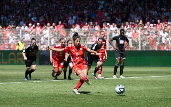 Fussball, Frauen, Saison 2023 2024, Aufstiegsspiel zur 2. Bundesliga (Hinspiel), 1. FC Union Berlin - SV Henstedt-Ulzburg, Sarah Abu Sabbah (1. Frauen 1. FC Union) erzielt per Elfmeter das Tor zum 2:0, 09.06. 2024,