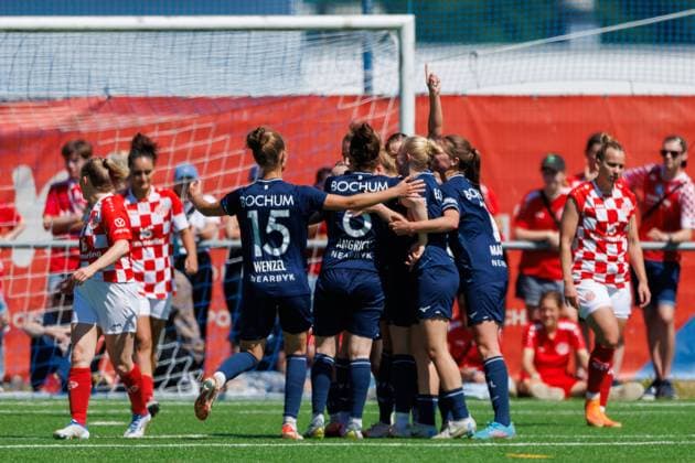 Aufstiegsspiel 2. Frauen-Bundesliga; 1. FSV Mainz 05 - VfL Bochum 1848; Mainz, 09.06.2024 Jubel der Bochumerinnen zum 1:2; Freude; Tor; Torjubel; Aufstiegsspiel 2. Frauen-Bundesliga; Hinspiel; 1. FSV Mainz 05 - VfL Bochum 1848; Mainz, 09.06.2024 *** Promotion match 2 Womens Bundesliga 1 FSV Mainz 05 VfL Bochum 1848 Mainz, 09 06 2024 Bochum women cheer for the 1 2 joy goal Goal celebration Promotion match 2 Womens Bundesliga first leg 1 FSV Mainz 05 VfL Bochum 1848 Mainz, 09 06 2024 Copyright: xBEAUTIFULxSPORTS Hahnex