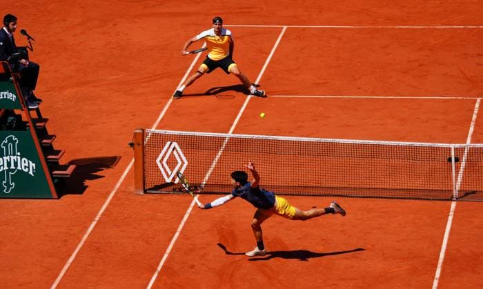 Carlos Alcaraz outwits Alexander Zverev at the net French Open Tennis, Day 15, Tennis, Roland Garros, Paris, France - 09 June 2024  Copyright: xJavierxGarcia Shutterstockx 14523810al