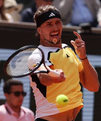 (240609) -- PARIS, June 9, 2024 -- Alexander Zverev hits a return during the men s singles final between Carlos Alcaraz of Spain and Alexander Zverev of Germany at the French tennis tournament in Paris, France, June 9, 2024. ) (SP)FRANCE-PARIS-TENNIS-FRENCH OPEN-MEN S SINGLES FINAL GaoxJing 