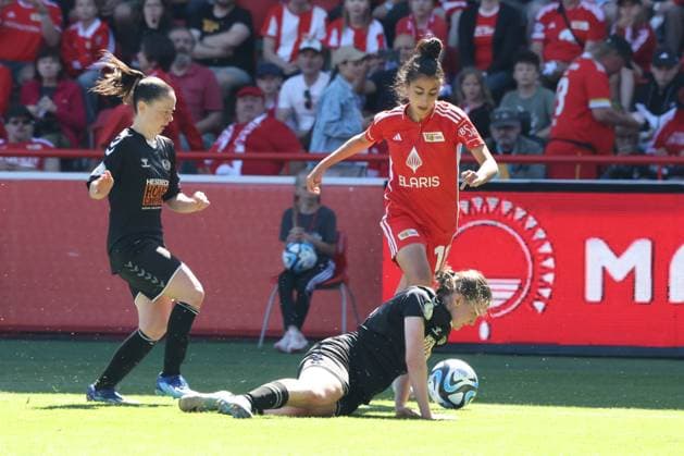 DEU, Region, Frauen, 1.FC Union vs. Henstedt-Ulzburg, 09.06.2024, Stadion Alte Foersterei, Berlin, DEU, Region, Frauen, 1.FC Union vs. Henstedt-Ulzburg, im Bild: Sarah Abu Sabbah (1.FC Union Berlin 16), Liv Rike Fuss (Henstedt-Ulzburg 21) DFL - regulations prohibit any use of Photographs as image sequences and or quasi-video Foto: Juergen Engler nordphoto GmbH