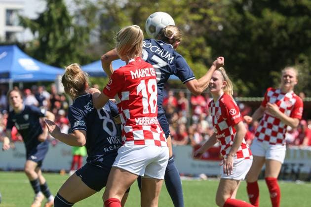 09.06.2024, xusrbx, Fussball 2.Bundesliga Relegation, FSV Mainz 05 Damen - VfL Bochum Damen emspor, v.l.: Ann Sophie Vogel (VfL Bochum, 8), Jana Meierfrankenfeld (1.FSV Mainz, 18), Nina Lange (VfL Bochum, 23), Kopfball, Kopfballduell, (DFL DFB REGULATIONS PROHIBIT ANY USE OF PHOTOGRAPHS as IMAGE SEQUENCES and or QUASI-VIDEO) Mainz