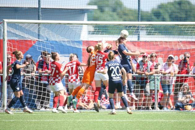 09.06.2024, xusrbx, Fussball 2.Bundesliga Relegation, FSV Mainz 05 Damen - VfL Bochum Damen emspor, v.l.: Svea Resing (VfL Bochum, 18), +m^5+Amelie Foelsing (VfL Bochum, 20), Strafraum, Strafraumszene, Kopfball, Kopfballduell, (DFL DFB REGULATIONS PROHIBIT ANY USE OF PHOTOGRAPHS as IMAGE SEQUENCES and or QUASI-VIDEO) Mainz