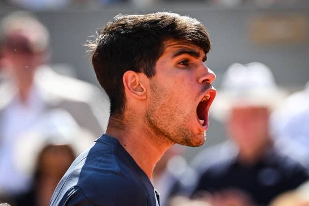 June 9, 2024, Paris, France, France: Carlos ALCARAZ of Spain celebrates his point during the fifteenth day of Roland-Garros 2024, French Open 2024, Grand Slam tennis tournament at the Roland-Garros Stadium on June 09, 2024 in Paris, France. Paris France - ZUMAm308 20240609_zsp_m308_009 Copyright: xMatthieuxMirvillex