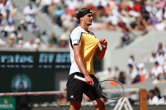 ROLAND GARROS PHOTOPQR LE PARISIEN Arnaud Journois ; Roland Garros 2024. Le 9 juin 2024. Finale Hommes : Court Philippe Chatrier : Alexander ZVEREV (GER) vs Carlos ALCARAZ (ESP) French Tennis Open in Roland Garros in Paris on June 9, 2024