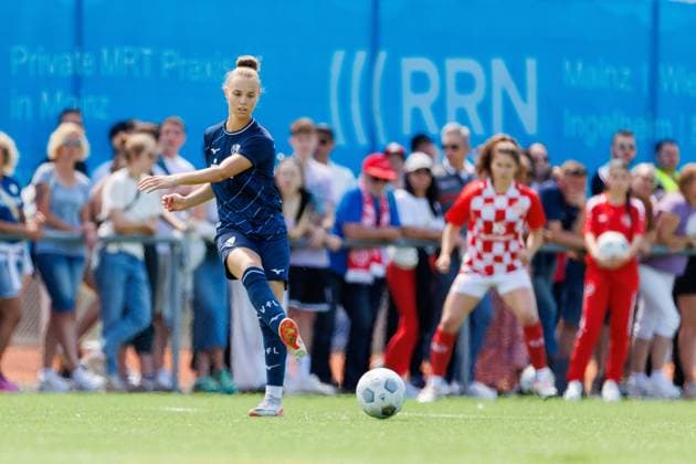 Aufstiegsspiel 2. Frauen-Bundesliga; 1. FSV Mainz 05 - VfL Bochum 1848; Mainz, 09.06.2024 Franziska Wenzel (VFL Bochum 1848 Frauen 15) Aufstiegsspiel 2. Frauen-Bundesliga; Hinspiel; 1. FSV Mainz 05 - VfL Bochum 1848; Mainz, 09.06.2024) Aufstiegsspiel 2. Frauen-Bundesliga; Hinspiel; 1. FSV Mainz 05 - VfL Bochum 1848; Mainz, 09.06.2024