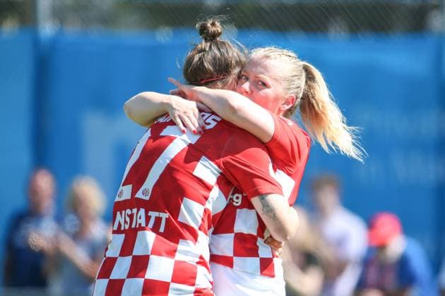 09.06.2024, xusrbx, Fussball 2.Bundesliga Relegation, FSV Mainz 05 Damen - VfL Bochum Damen emspor, v.r.: Heiorun Sunna Siguroardottir (1.FSV Mainz, 8), macht das Tor zum 2:3 in der 80. Spielminute, Nadine Anstatt (1.FSV Mainz, 27), (DFL DFB REGULATIONS PROHIBIT ANY USE OF PHOTOGRAPHS as IMAGE SEQUENCES and or QUASI-VIDEO) Mainz