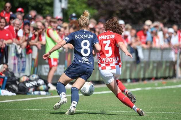 09.06.2024, xusrbx, Fussball 2.Bundesliga Relegation, FSV Mainz 05 Damen - VfL Bochum Damen emspor, v.l.: Ann Sophie Vogel (VfL Bochum, 8), Fabienne Wuertele (1.FSV Mainz, 3), (DFL DFB REGULATIONS PROHIBIT ANY USE OF PHOTOGRAPHS as IMAGE SEQUENCES and or QUASI-VIDEO) Mainz