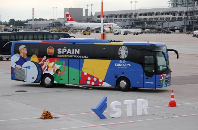 BAU 09.06.2024 Stuttgart Fußball EM Ankunft der spanischen Nationalmannschaft am Stuttgarter Flughafen, der spanische Bus