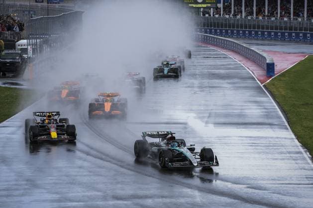 Sport Bilder des Tages 63 RUSSELL George (gbr), Mercedes AMG F1 Team W15, 01 VERSTAPPEN Max (nld), Red Bull Racing RB20, action, start of the race, depart, during the Formula 1 AWS Grand Prix du Canada 2024, 9th round of the 2024 Formula One World Championship, WM, Weltmeisterschaft from June 07 to 09, 2024 on the Circuit Gilles Villeneuve, in Montrà al, Canada - F1 - CANADIAN GRAND PRIX 2024 DPPI Panoramic 240609_R09_CANADA_DP_XB3_5095
