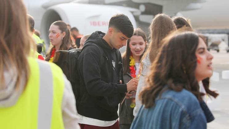 Sport Bilder des Tages BAU 09.06.2024 Stuttgart Fußball EM Ankunft der spanischen Nationalmannschaft am Stuttgarter Flughafen,