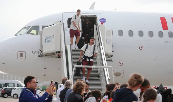BAU 09.06.2024 Stuttgart Fußball EM Ankunft der spanischen Nationalmannschaft am Stuttgarter Flughafen,
