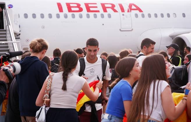 BAU 09.06.2024 Stuttgart Fußball EM Ankunft der spanischen Nationalmannschaft am Stuttgarter Flughafen,