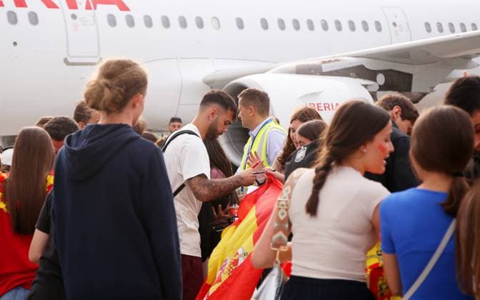 BAU 09.06.2024 Stuttgart Fußball EM Ankunft der spanischen Nationalmannschaft am Stuttgarter Flughafen,