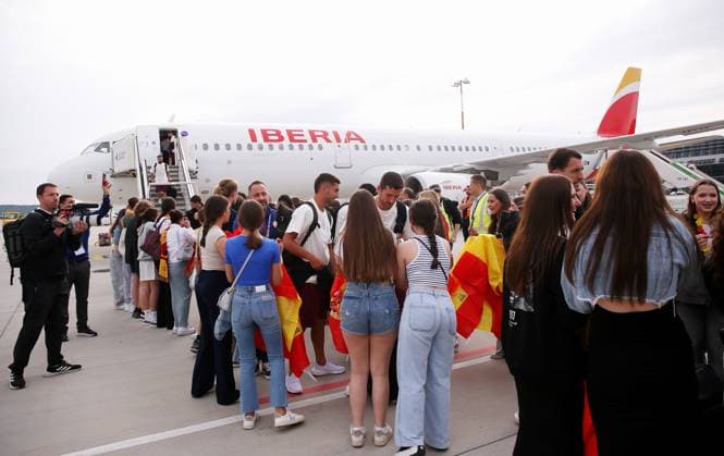 BAU 09.06.2024 Stuttgart Fußball EM Ankunft der spanischen Nationalmannschaft am Stuttgarter Flughafen,