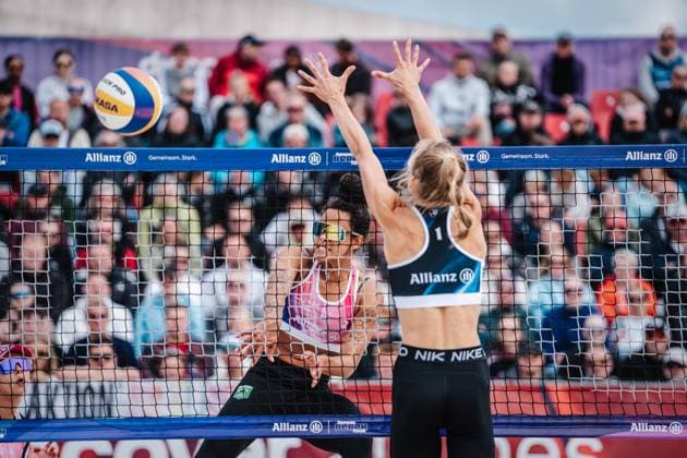 Beachvolleyball Frauen German Beach Tour 2024 Tourstop Bremen 09.06.2024 Thainara Mylena Feitosa de Oliveira (BRA) beim Angriff Bremen Waterfront Bremen Deutschland